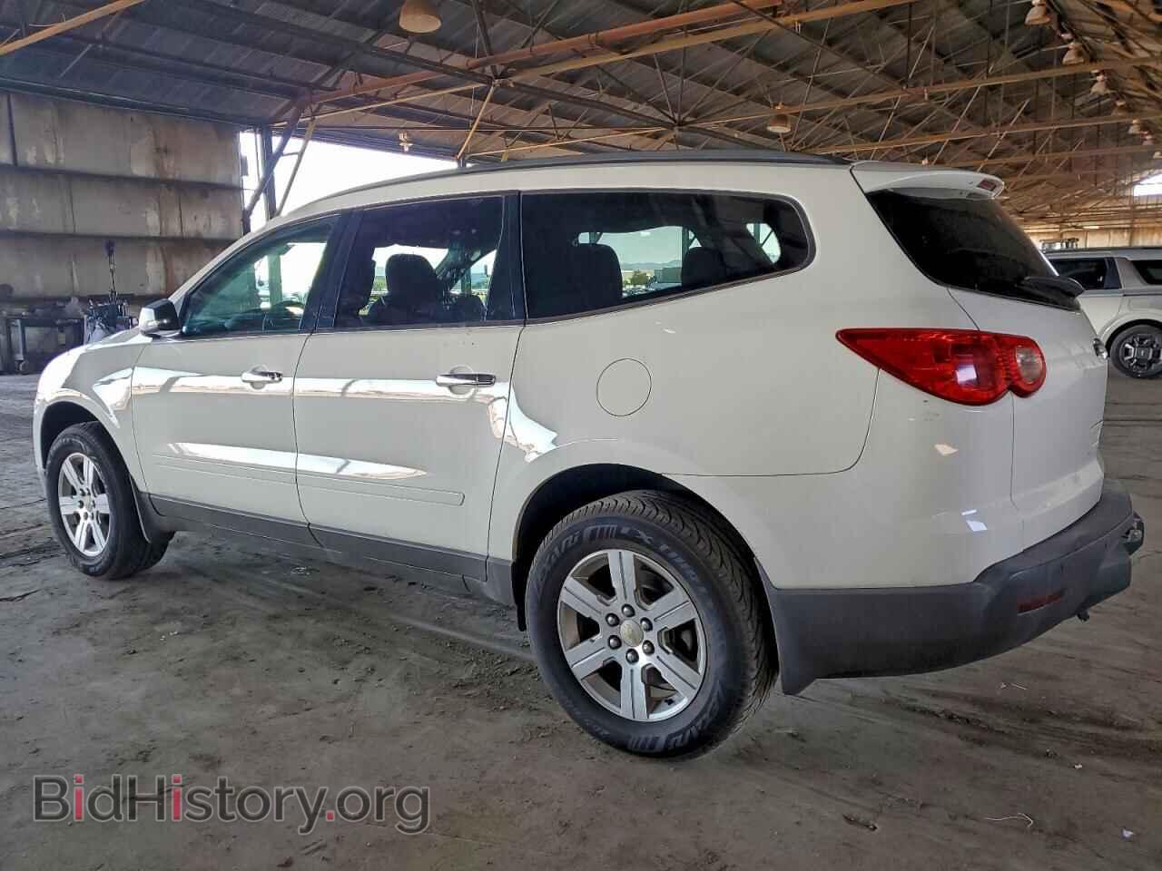 2012 CHEVROLET TRAVERSE - VIN: 1GNKRGED2CJ129592 - Фото 2