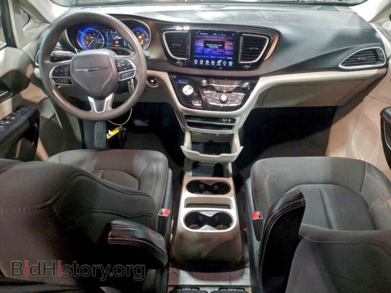 2017 Chrysler PACIFICA (VIN 2C4RC1DG1HR756675) — фото 8 из 15