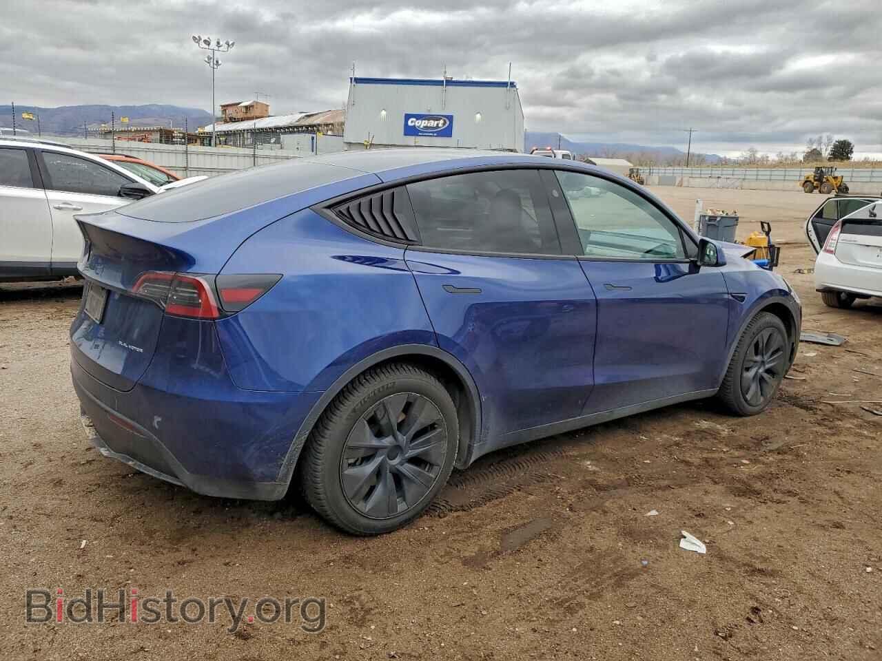 2024 TESLA MODEL Y - VIN: 7SAYGAEEXRF099520 - Фото 3