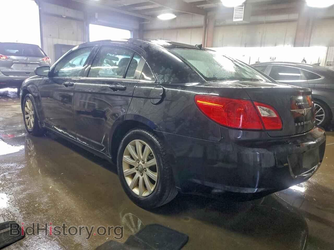 2010 CHRYSLER SEBRING - VIN: 1C3CC5FBXAN133626 - Фото 2