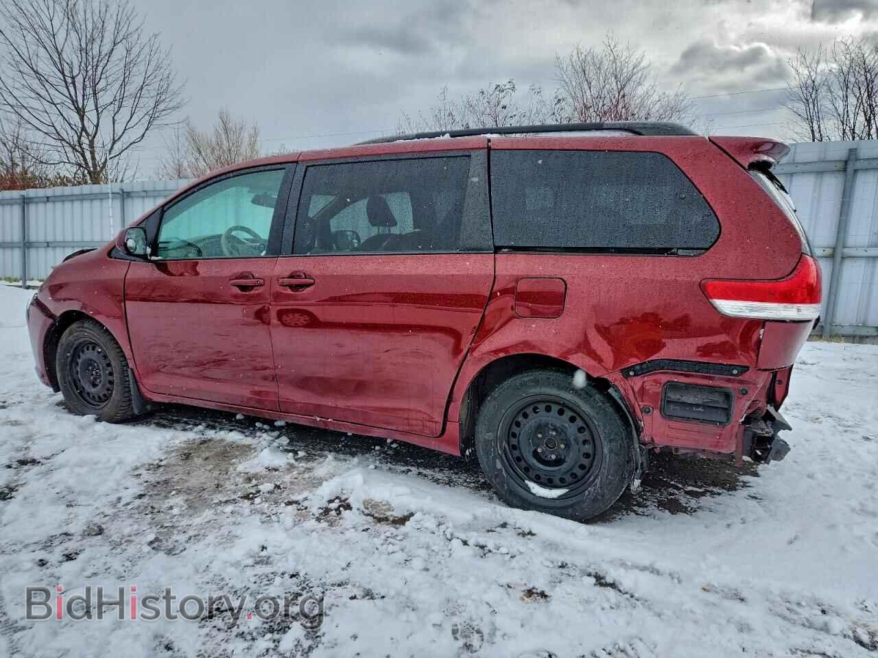2012 TOYOTA SIENNA - VIN: 5TDKA3DCXCS013836 - Фото 2
