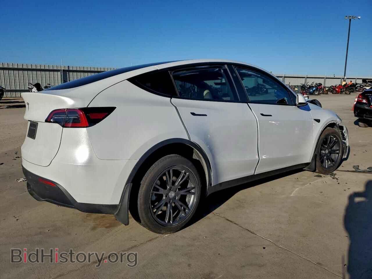 2024 TESLA MODEL Y - VIN: 7SAYGDED7RA303132 - Фото 3