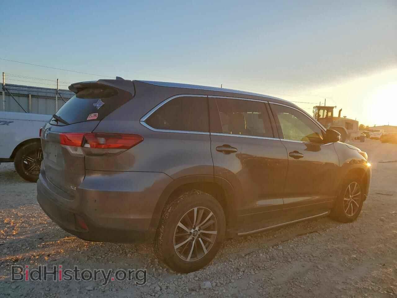 2017 TOYOTA HIGHLANDER - VIN: 5TDKZRFH7HS520124 - Фото 3