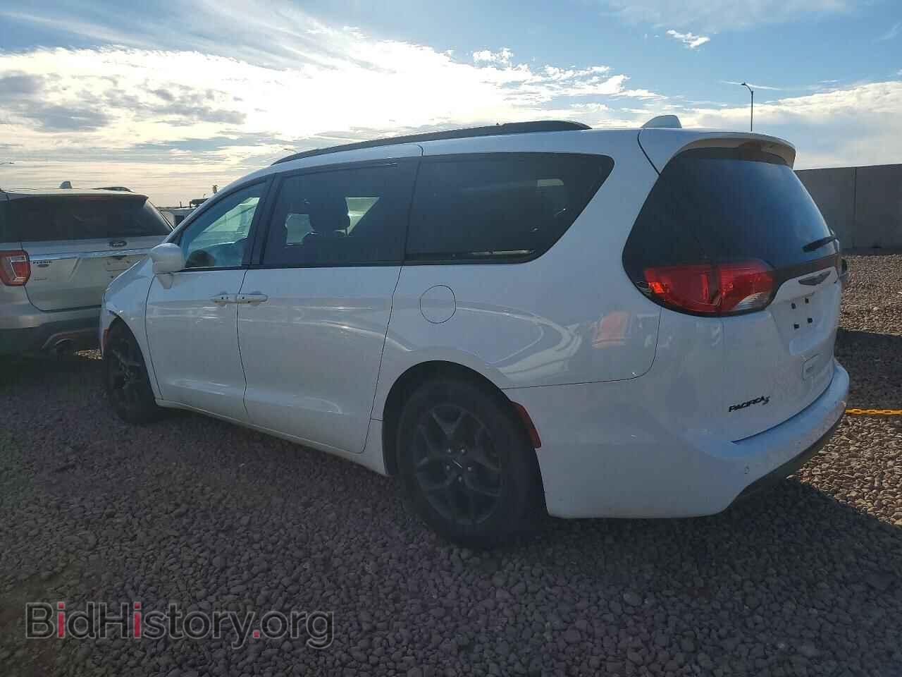 2018 CHRYSLER PACIFICA - VIN: 2C4RC1BG3JR155065 - Фото 2