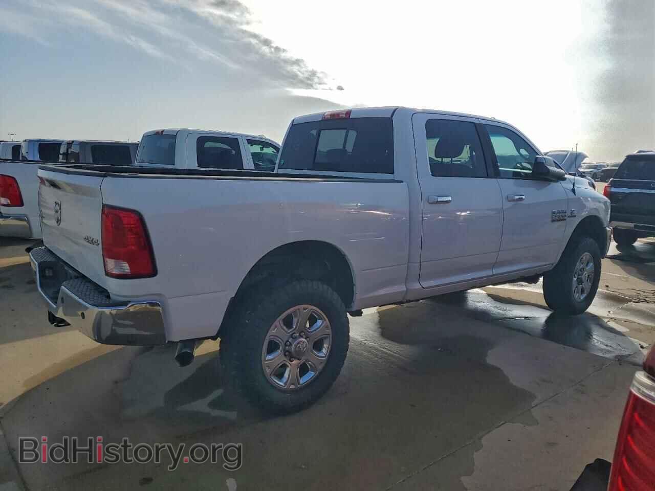 2015 RAM All Models - VIN: 3C6UR5DL3FG664734 - Photo 3