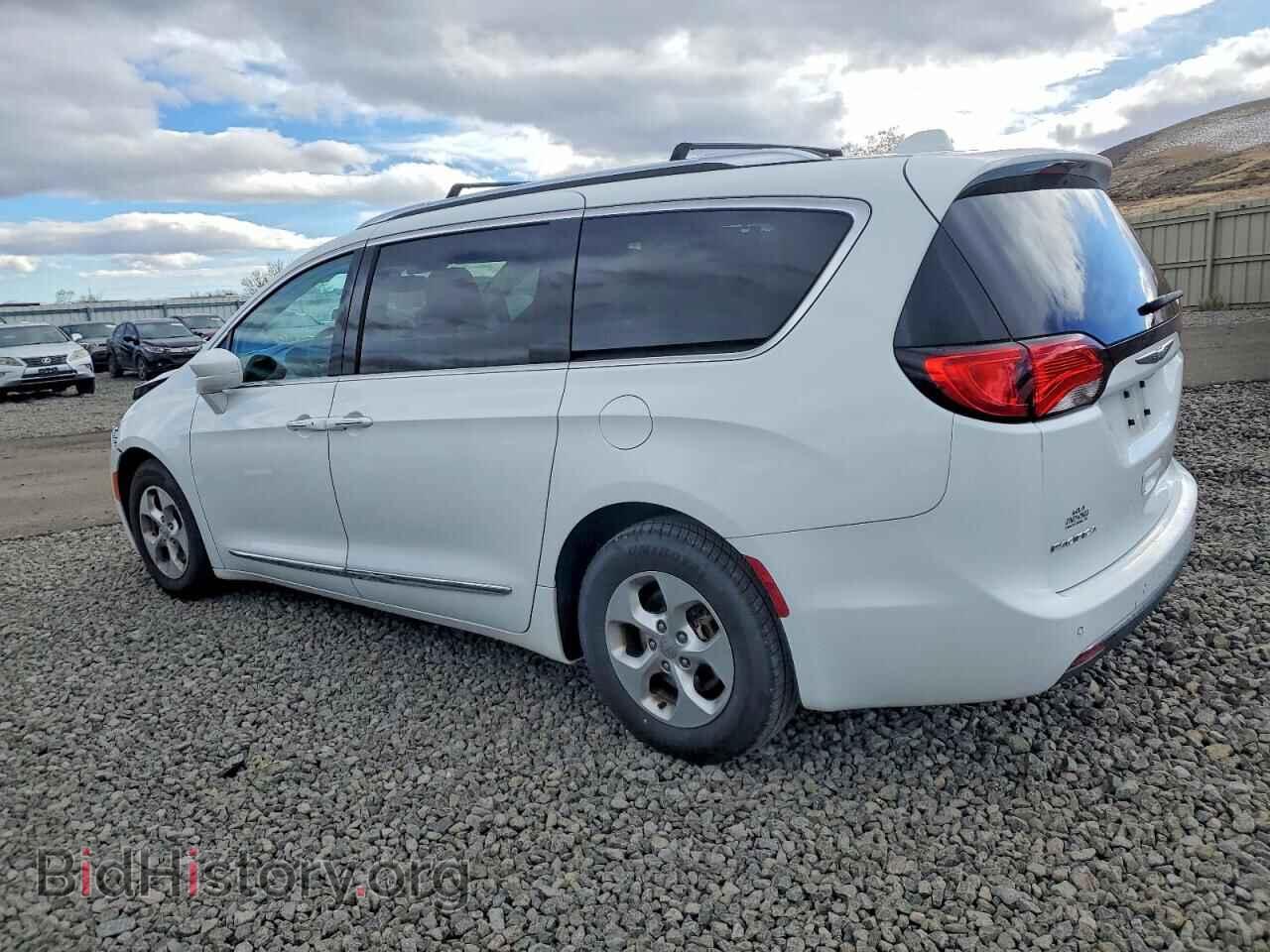 2017 CHRYSLER PACIFICA - VIN: 2C4RC1EG4HR608390 - Фото 2
