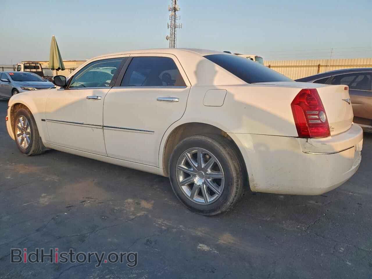 2010 CHRYSLER 300 - VIN: 2C3CA5CV5AH292664 - Фото 2