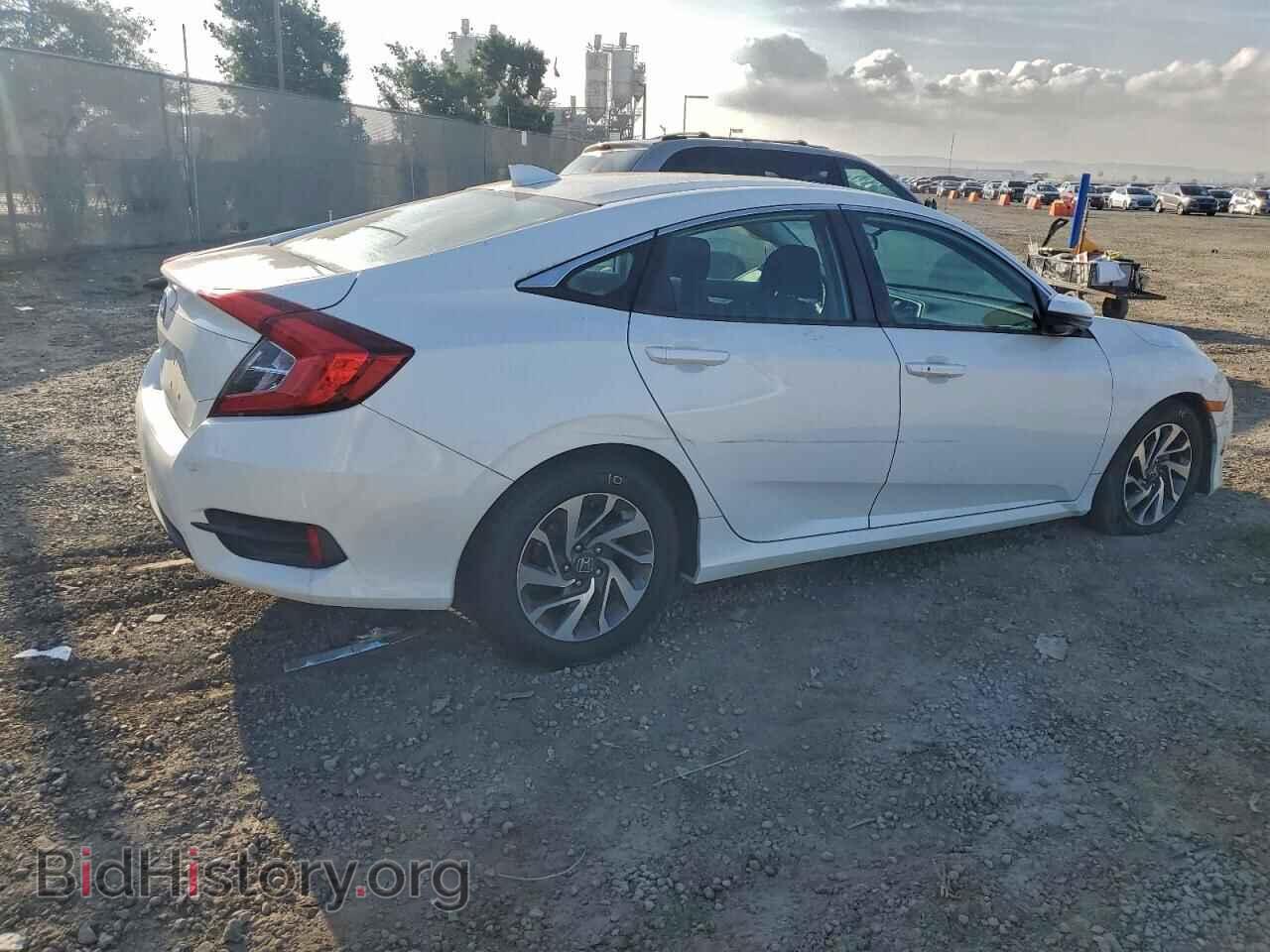 2018 HONDA CIVIC - VIN: 2HGFC2F8XJH570807 - Фото 3