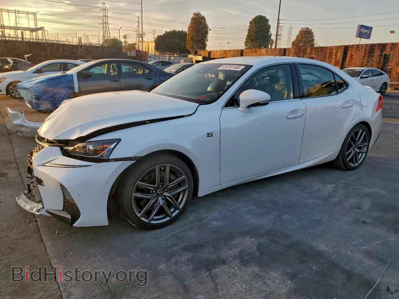 Photo JTHBA1D27J5072369 - LEXUS IS 2018