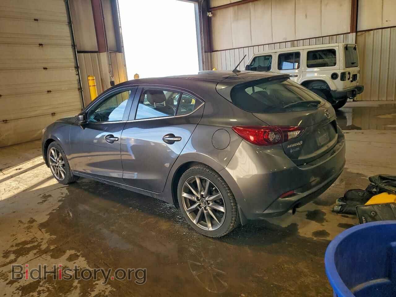 2018 MAZDA 3 - VIN: 3MZBN1L3XJM177804 - Фото 2