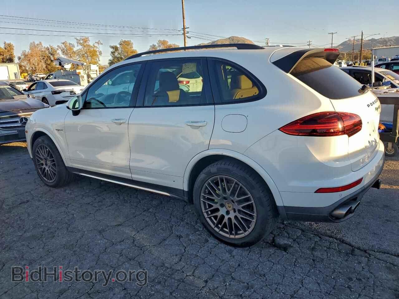 2017 PORSCHE CAYENNE - VIN: WP1AE2A22HLA71632 - Фото 2