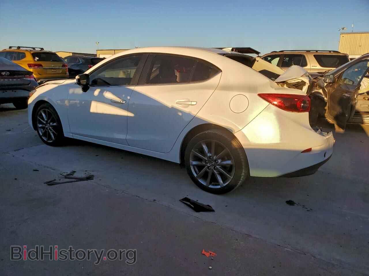 2018 MAZDA 3 - VIN: 3MZBN1W33JM179924 - Фото 2