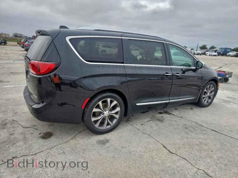 2017 Chrysler PACIFICA (VIN 2C4RC1GG2HR751996) — photo 3 of 13
