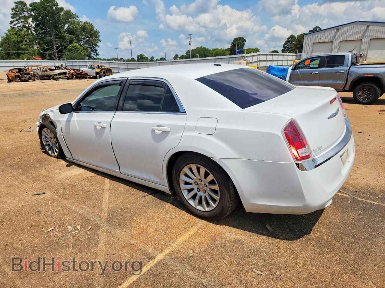 2014 CHRYSLER 300 - VIN: 2C3CCAAG0EH200700 - Photo 2