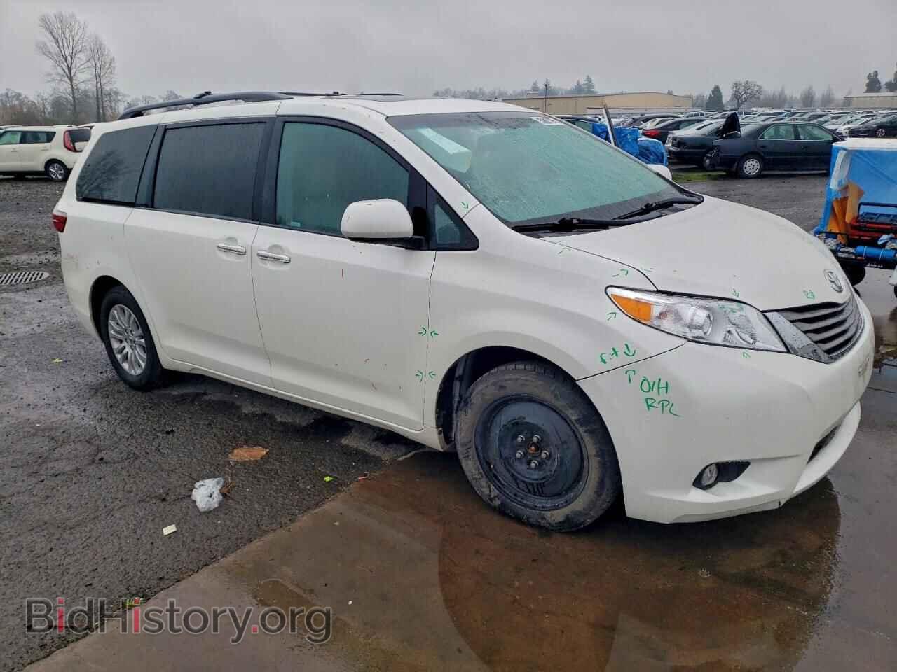 2017 TOYOTA All Models - VIN: 5TDYZ3DC2HS860084 - Фото 4
