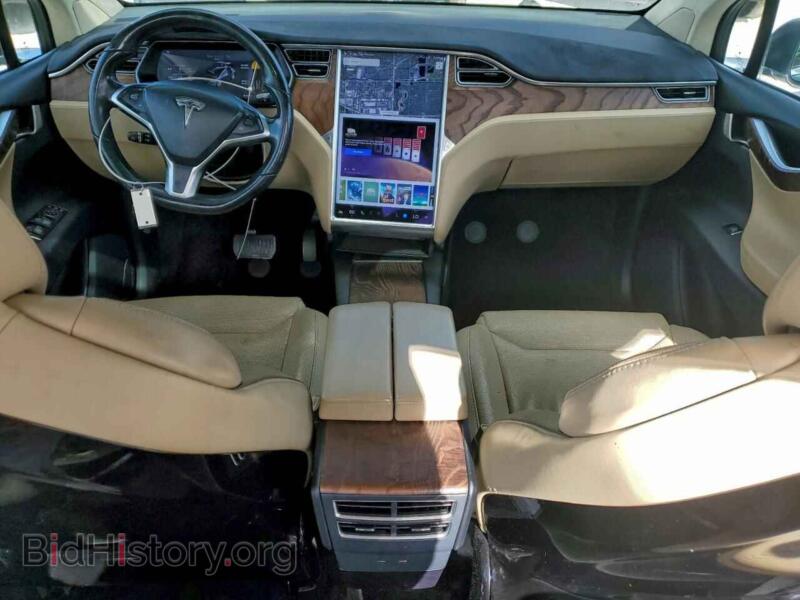 2017 Tesla MODEL X (VIN 5YJXCBE23HF030912) — фото 8 из 14