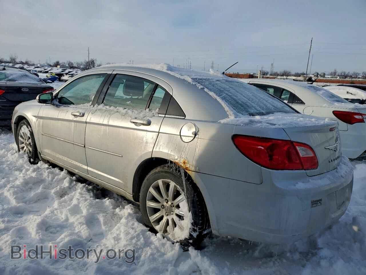2010 CHRYSLER SEBRING - VIN: 1C3CC5FDXAN190698 - Photo 2
