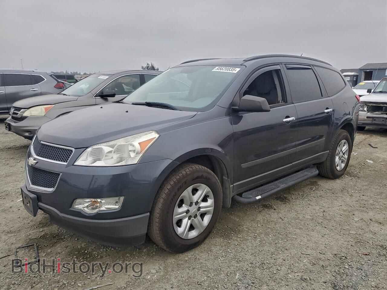 Photo 1GNKRFED3CJ315717 - CHEVROLET TRAVERSE 2012