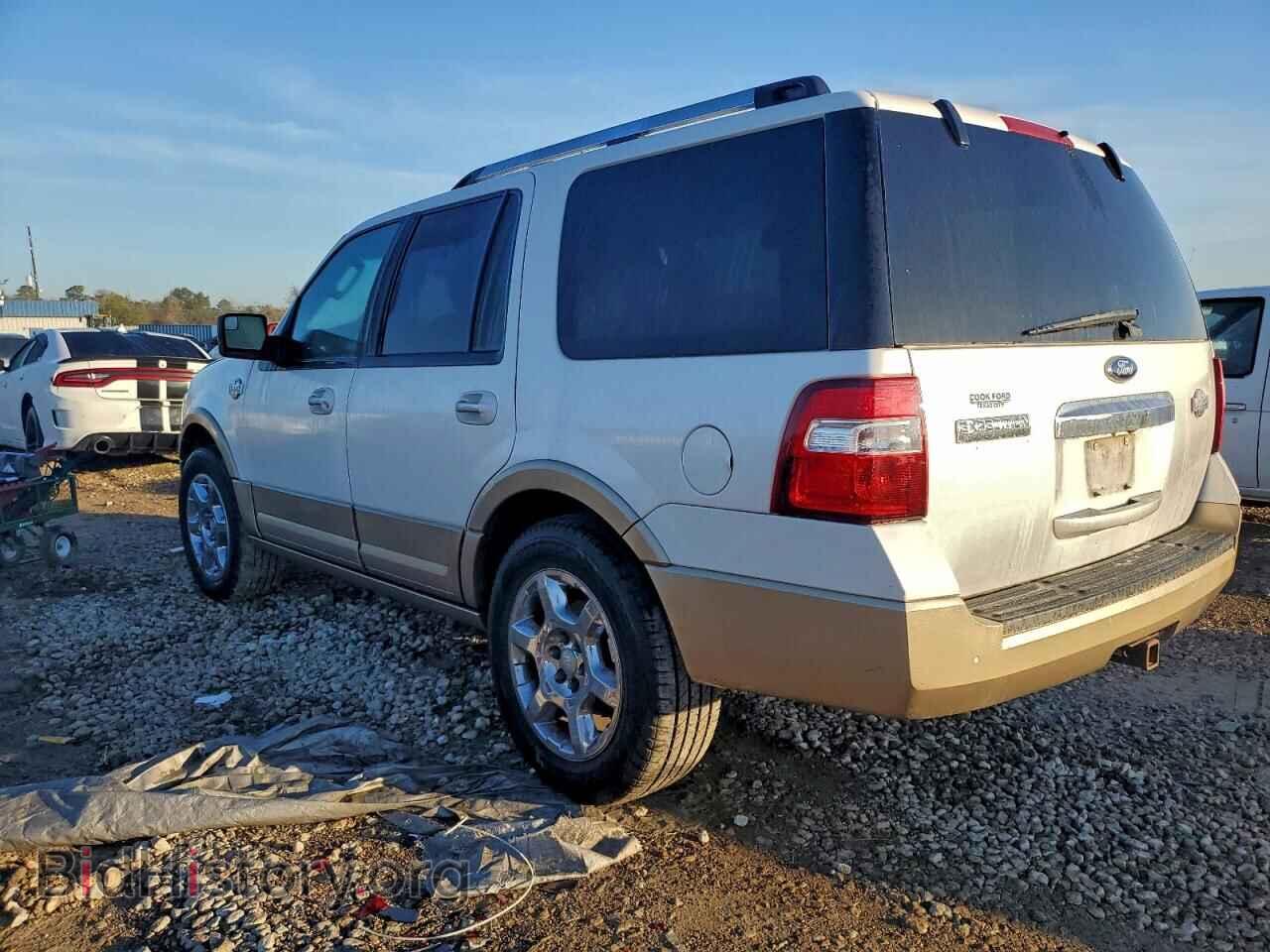 2013 FORD EXPEDITION - VIN: 1FMJU1J56DEF66418 - Фото 2