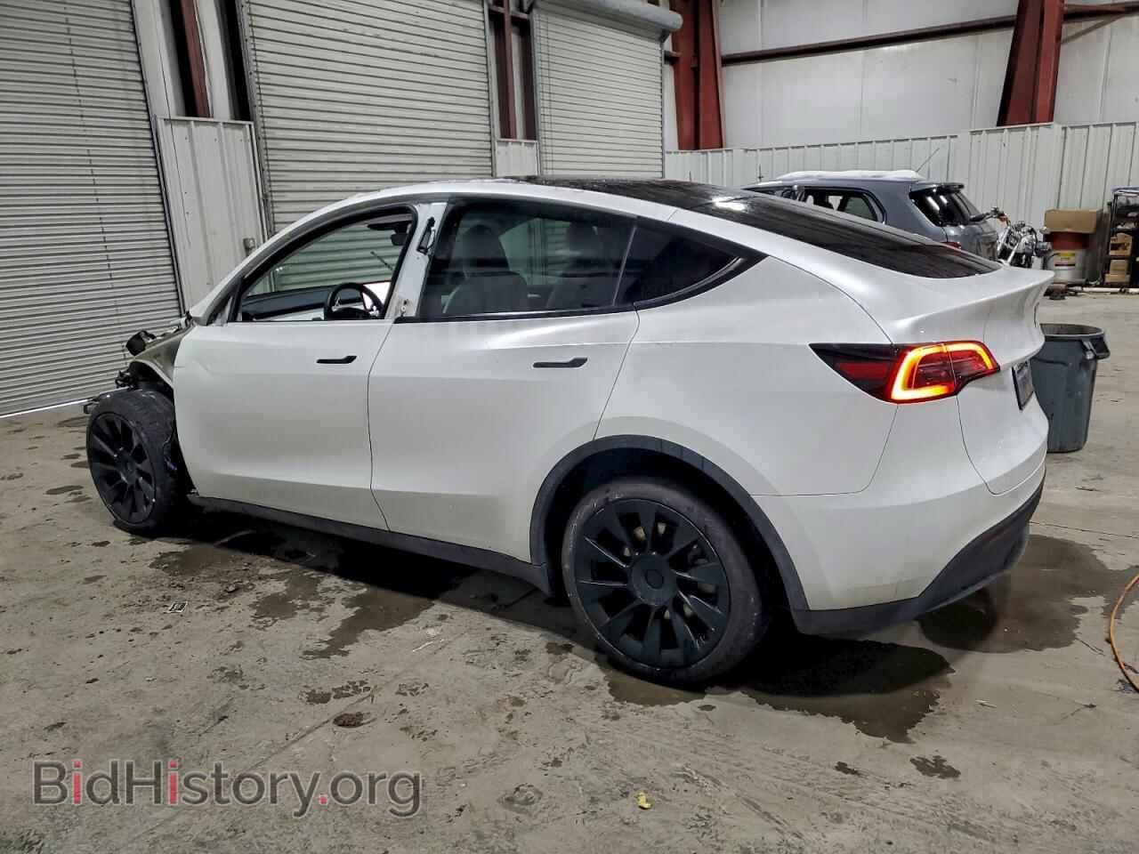 2023 TESLA MODEL Y - VIN: 7SAYGDEE2PA176991 - Фото 2