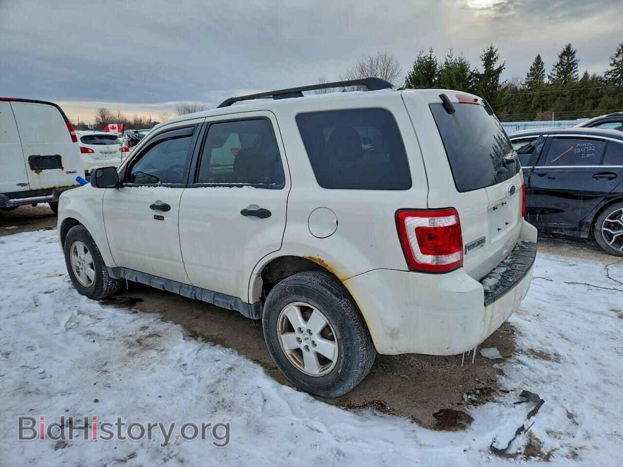 2011 FORD ESCAPE - VIN: 1FMCU0D73BKB61776 - Фото 2