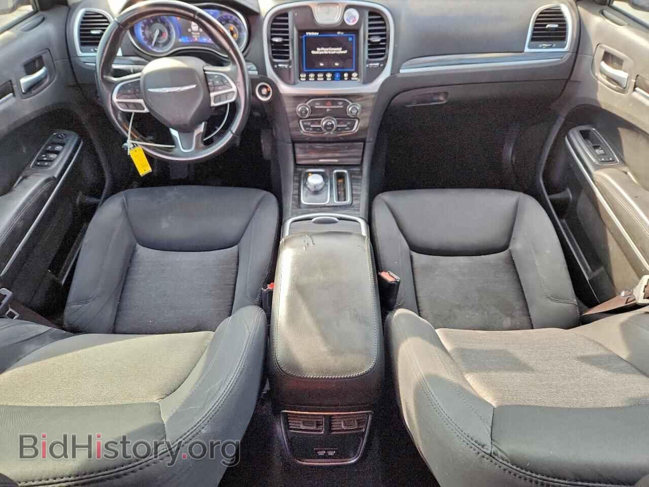 2019 CHRYSLER 300 - VIN: 2C3CCAAG7KH690645 - Фото 8