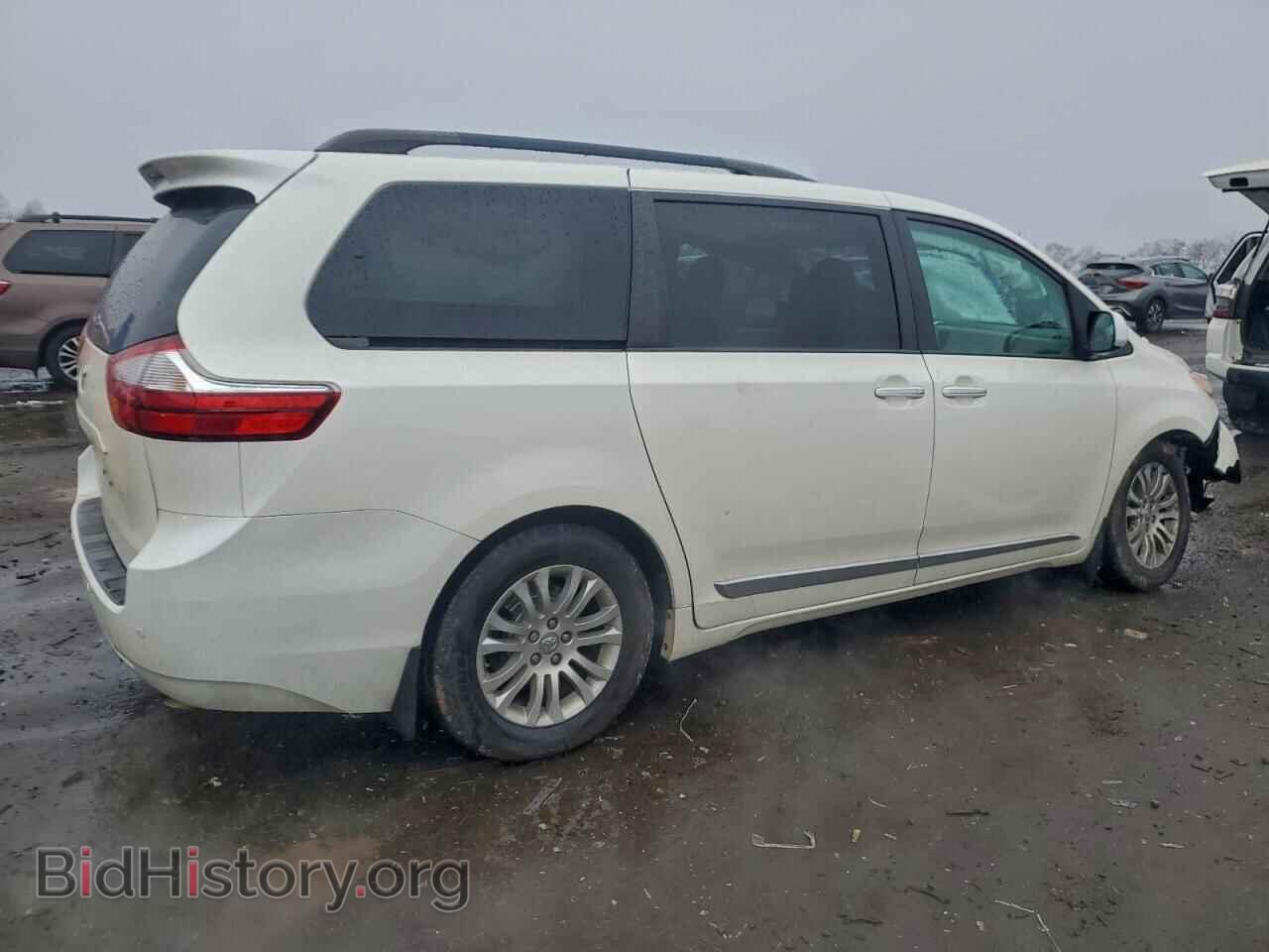 2017 TOYOTA All Models - VIN: 5TDYZ3DC3HS767414 - Фото 3