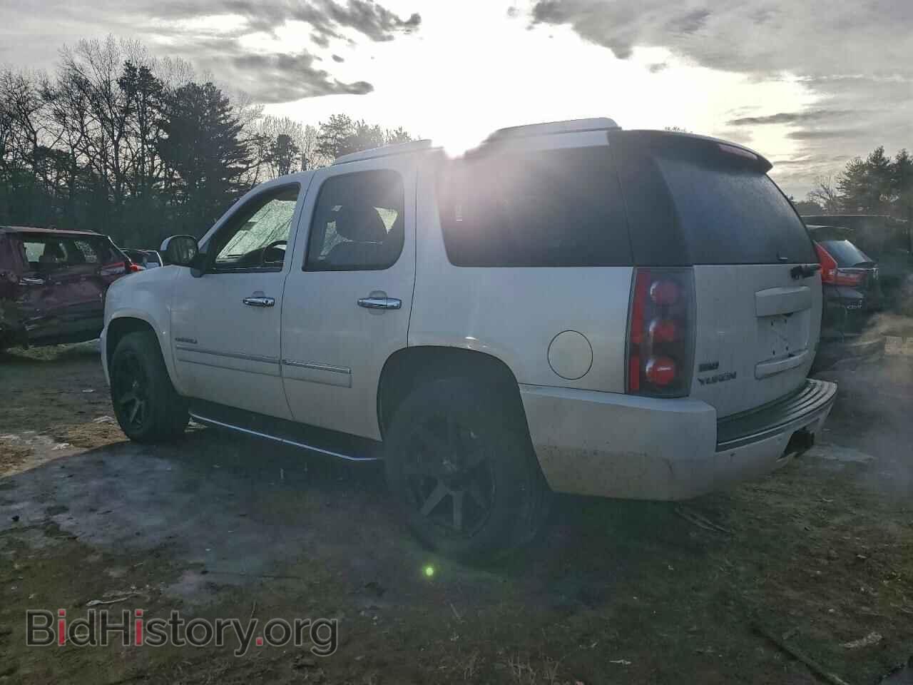 2011 GMC YUKON - VIN: 1GKS2EEF3BR337441 - Фото 2