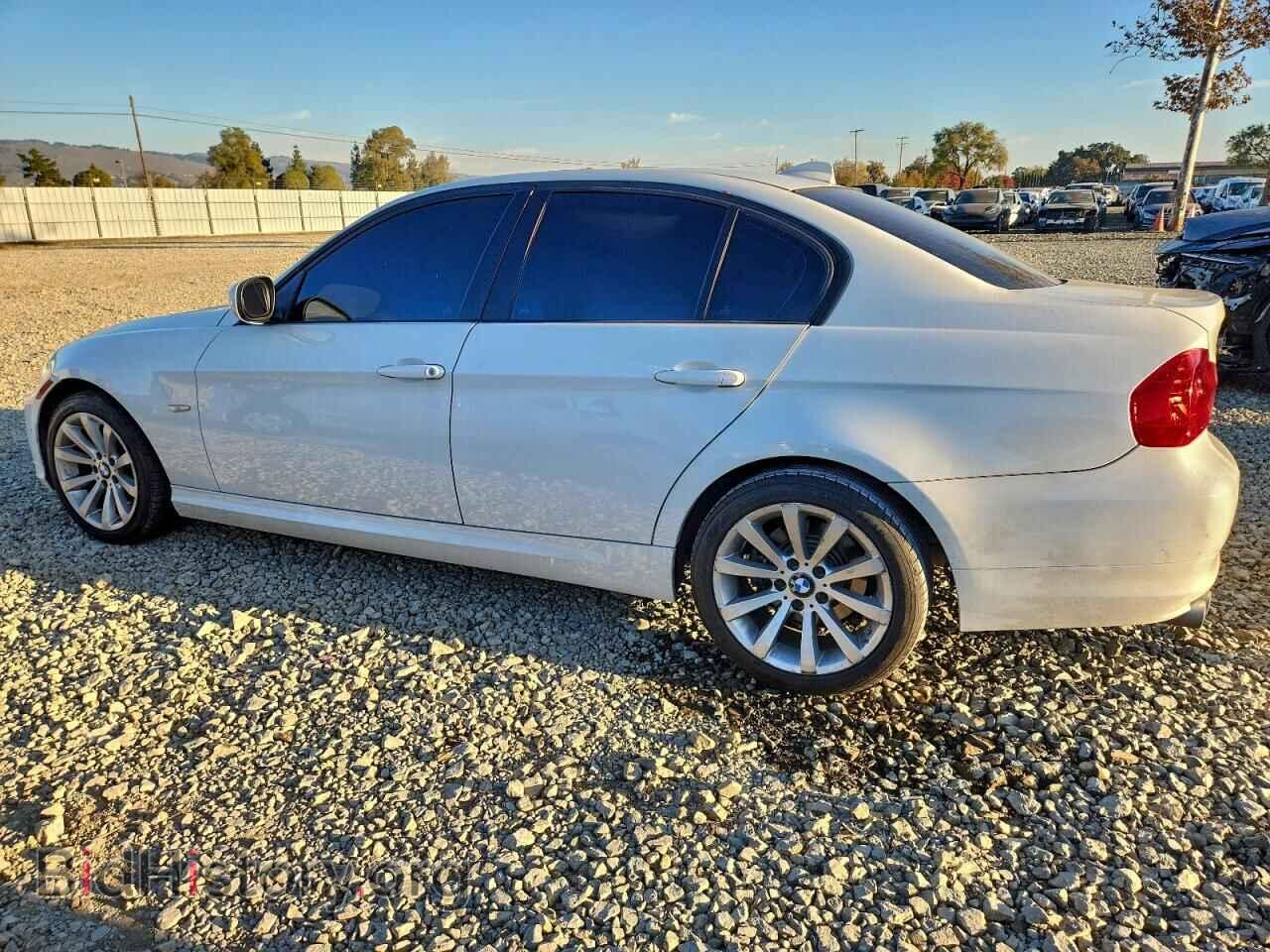 2011 BMW 3 SERIES - VIN: WBAPH5G51BNM73754 - Фото 2
