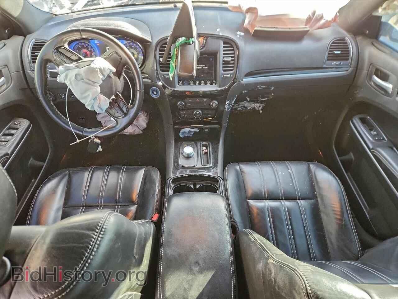 2019 CHRYSLER 300 - VIN: 2C3CCABG1KH758176 - Фото 8