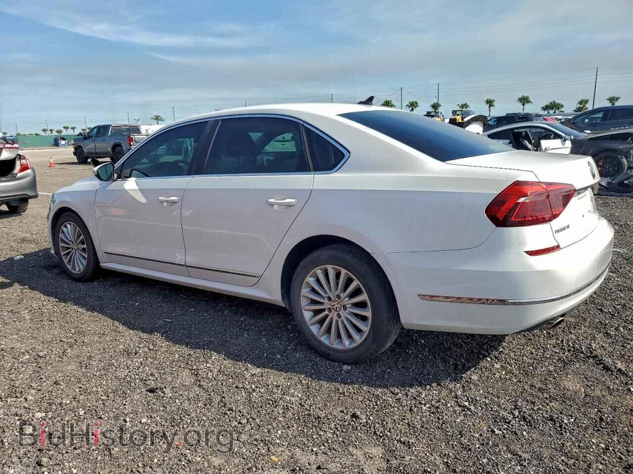 2017 VOLKSWAGEN PASSAT - VIN: 1VWBT7A38HC071844 - Фото 2
