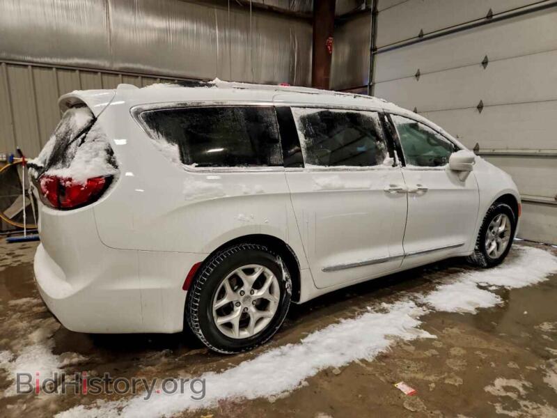 2017 Chrysler PACIFICA (VIN 2C4RC1BG0HR831403) — photo 3 of 13
