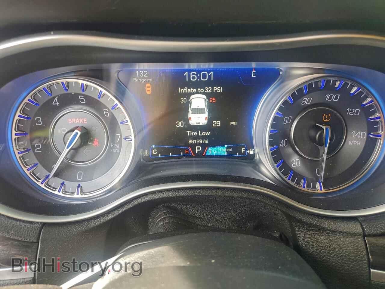 2016 CHRYSLER 300 - VIN: 2C3CCAAG0GH243680 - Фото 9
