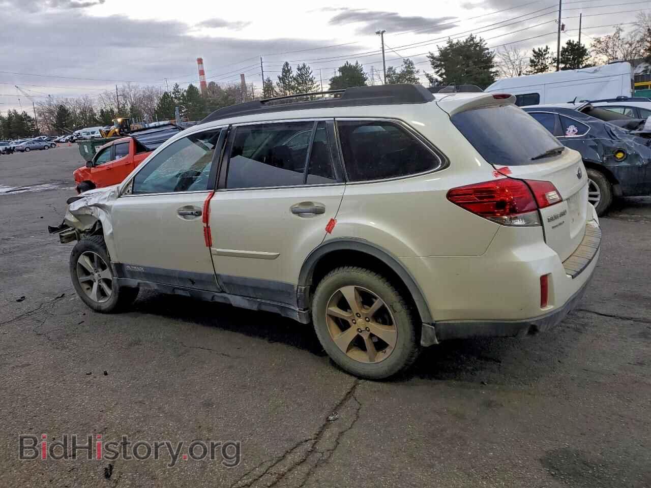 2014 SUBARU OUTBACK - VIN: 4S4BRDPC0E2302529 - Photo 2