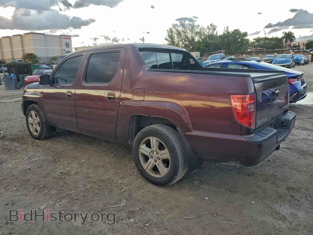 2011 HONDA RIDGELINE - VIN: 5FPYK1F50BB005796 - Photo 2