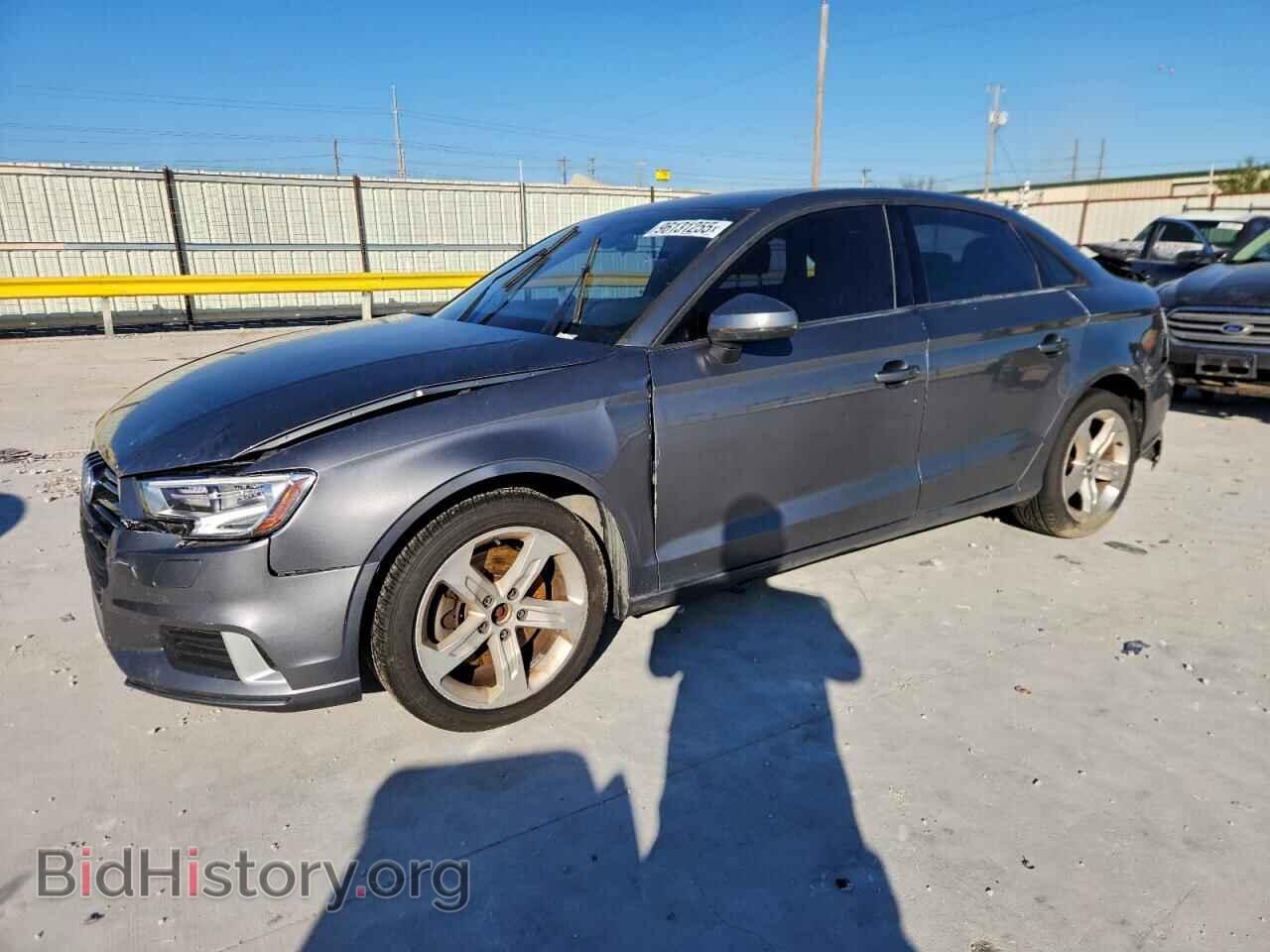 Фотография WAUB8GFFXH1012410 - AUDI A3 2017