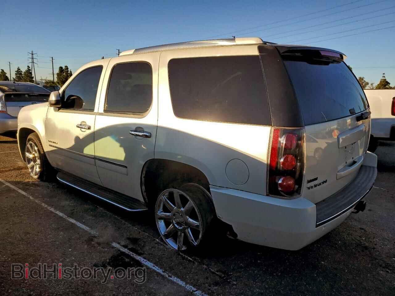 2010 GMC YUKON - VIN: 1GKUKEEF7AR219982 - Photo 2