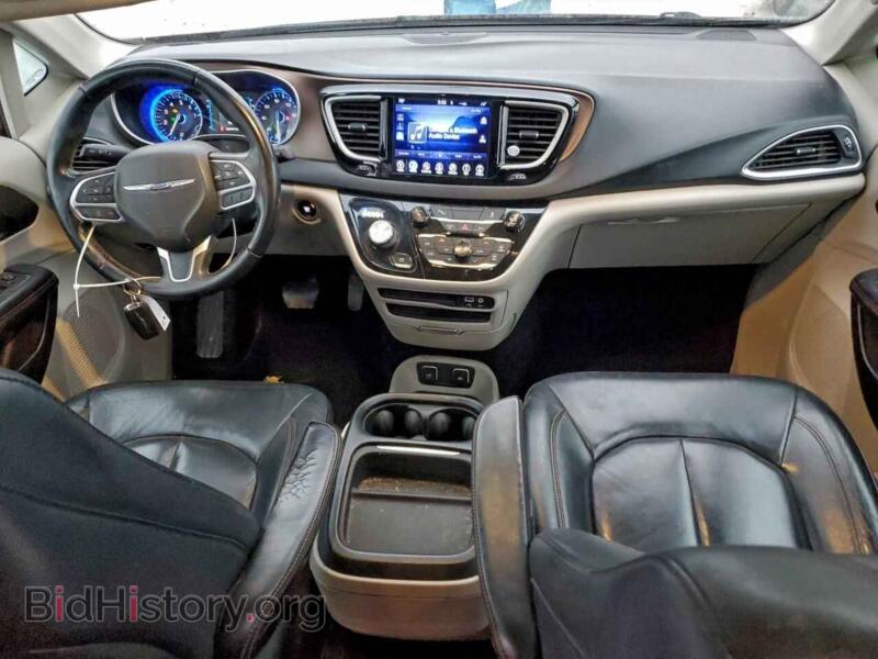 2017 Chrysler PACIFICA (VIN 2C4RC1BG2HR569397) — фото 8 из 14