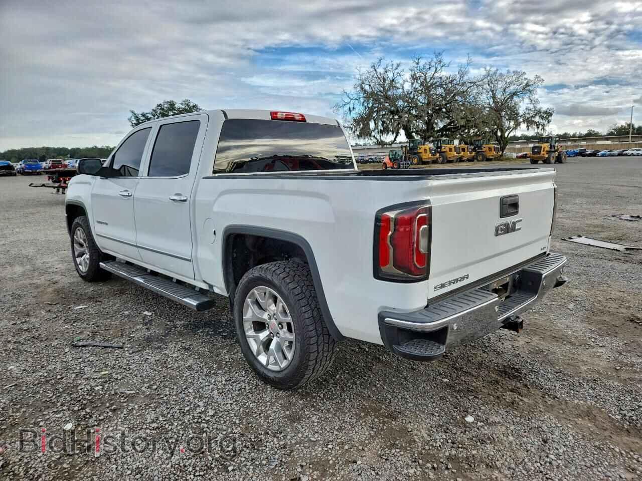 2018 GMC SIERRA - VIN: 3GTU2NEC9JG480239 - Photo 2