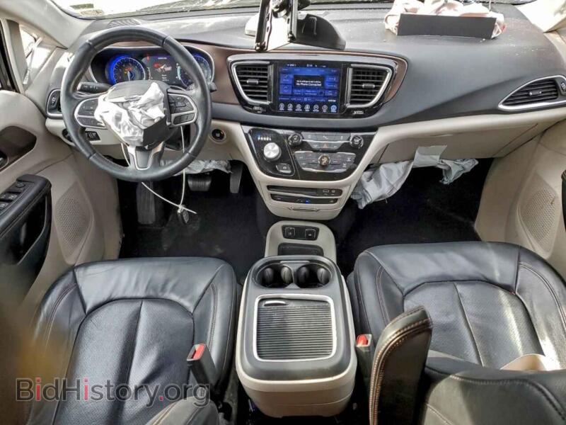 2017 Chrysler PACIFICA (VIN 2C4RC1EG9HR704192) — photo 8 of 13