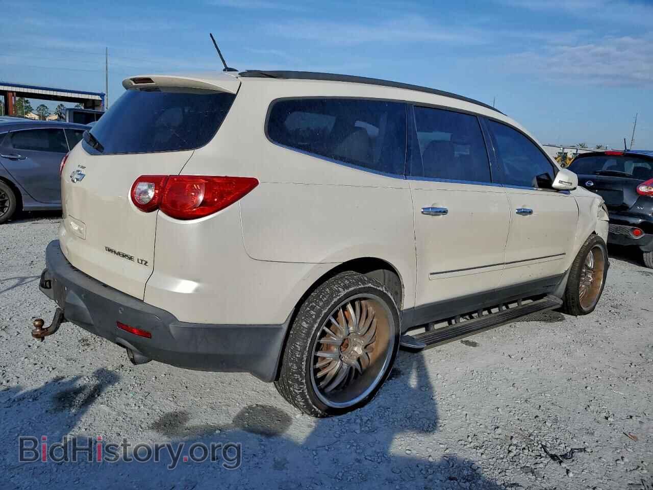 2011 CHEVROLET TRAVERSE - VIN: 1GNKVLED1BJ125469 - Фото 3