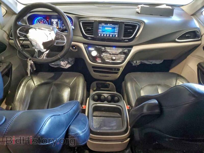 2020 Chrysler PACIFICA (VIN 2C4RC1BG5LR280751) — photo 8 of 14