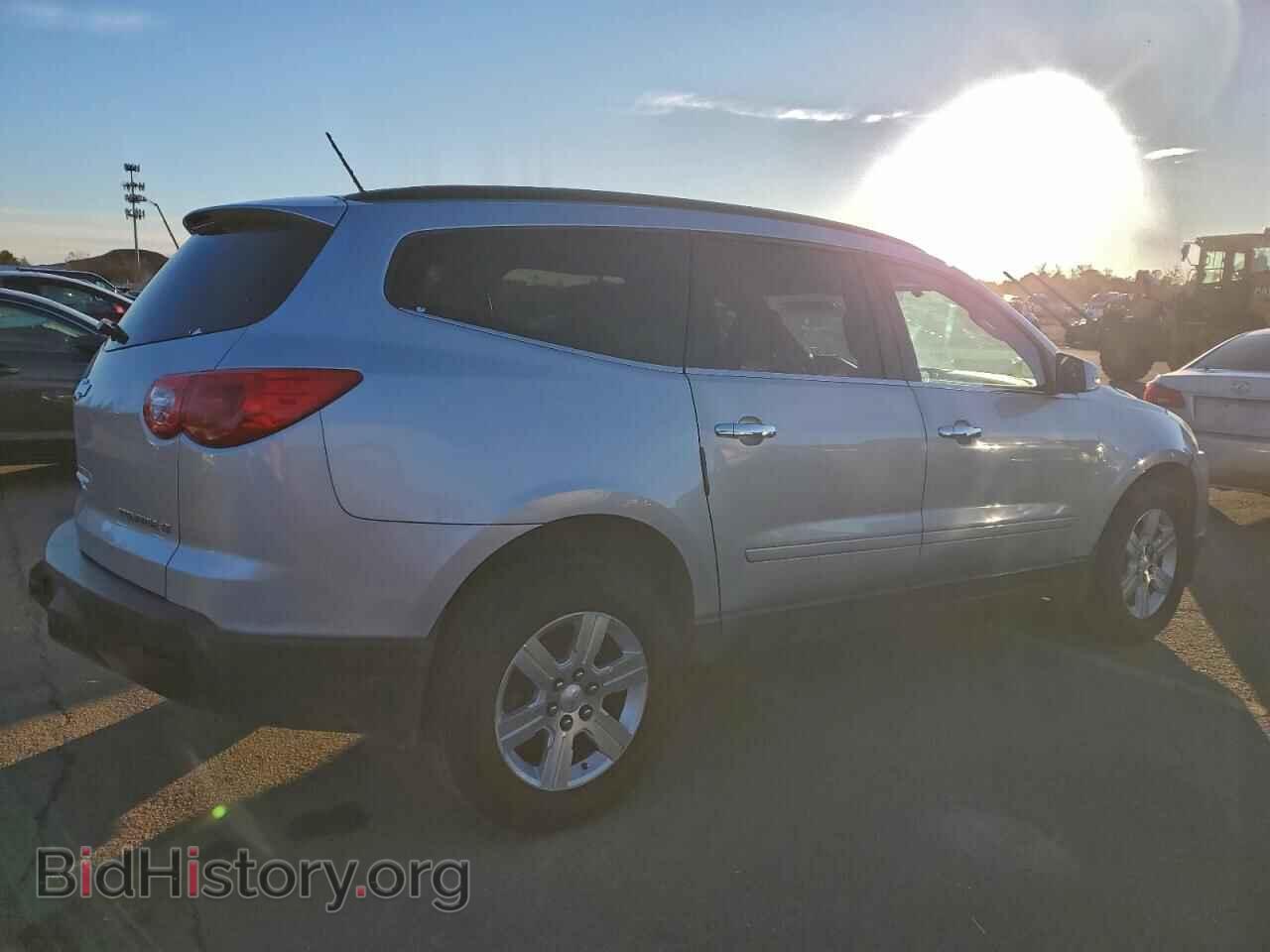 2011 CHEVROLET TRAVERSE - VIN: 1GNKVJED5BJ320477 - Фото 3
