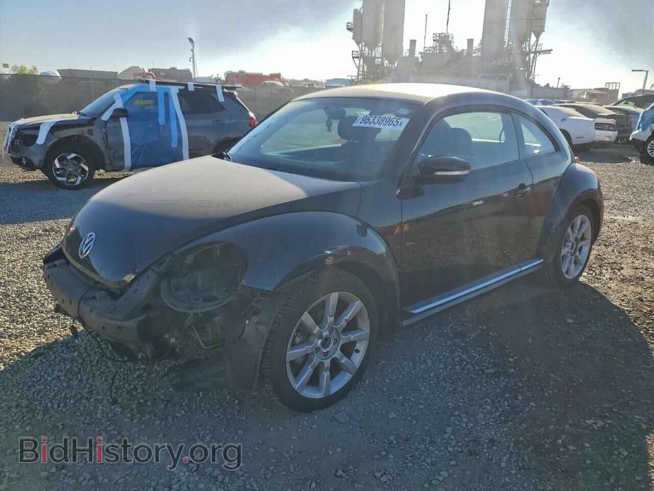 Photo 3VWJP7AT7CM661010 - VOLKSWAGEN BEETLE 2012