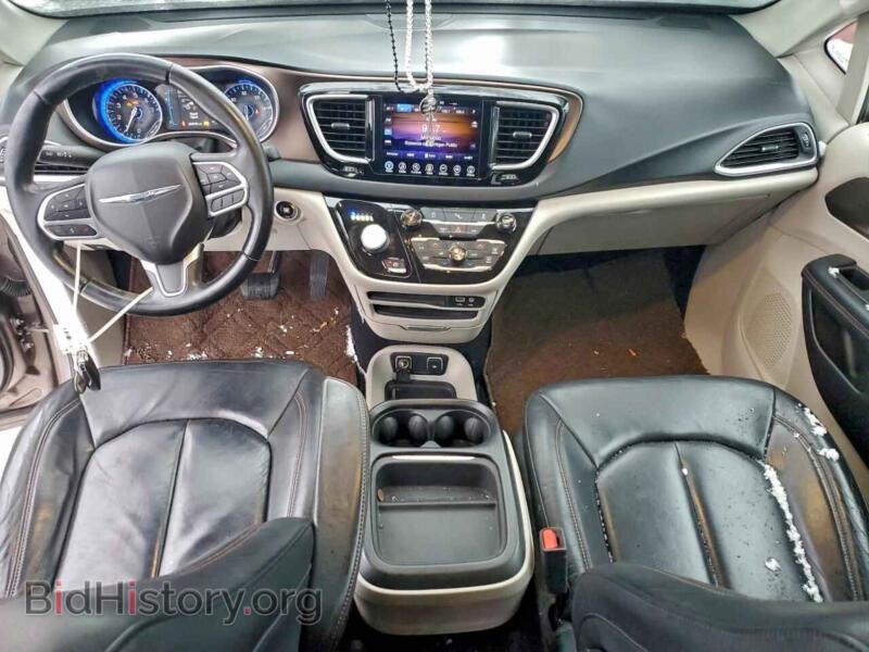 2017 Chrysler PACIFICA (VIN 2C4RC1BG4HR822980) — photo 8 of 13