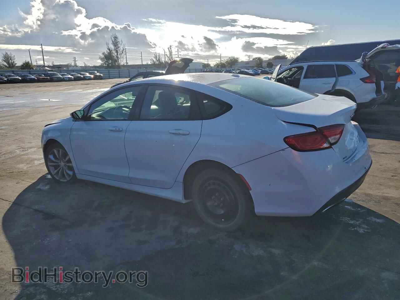 2015 CHRYSLER 200 - VIN: 1C3CCCBB7FN724109 - Фото 2