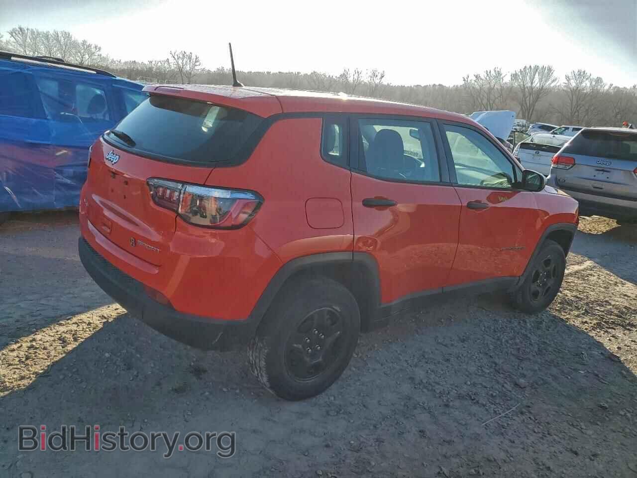 2018 JEEP COMPASS - VIN: 3C4NJDAB1JT464932 - Фото 3