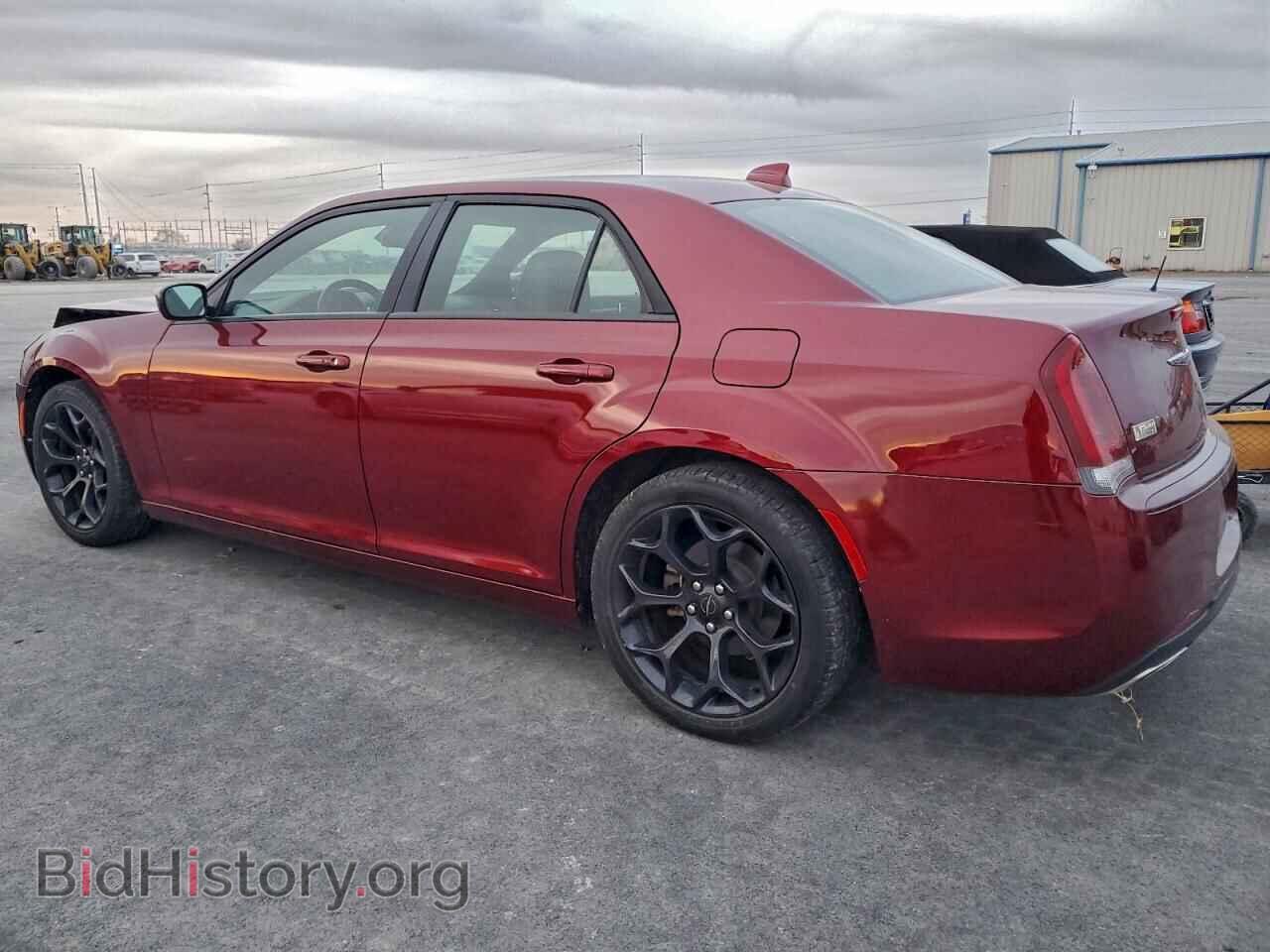 2019 CHRYSLER 300 - VIN: 2C3CCABG4KH712518 - Фото 2