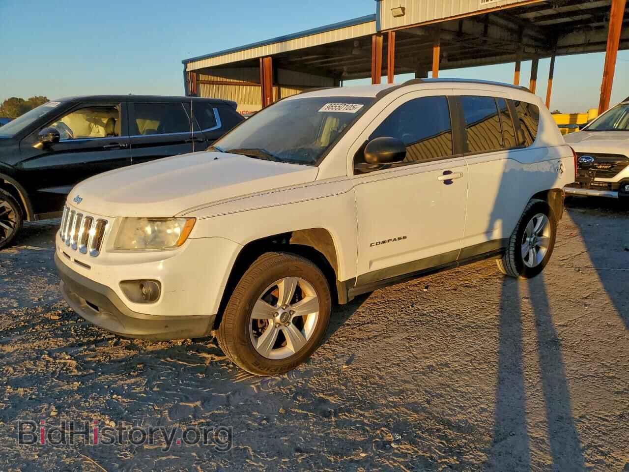 Photo 1J4NF1FB2BD215632 - JEEP COMPASS 2011