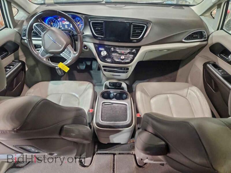 2017 Chrysler PACIFICA (VIN 2C4RC1EG6HR592113) — фото 8 из 13